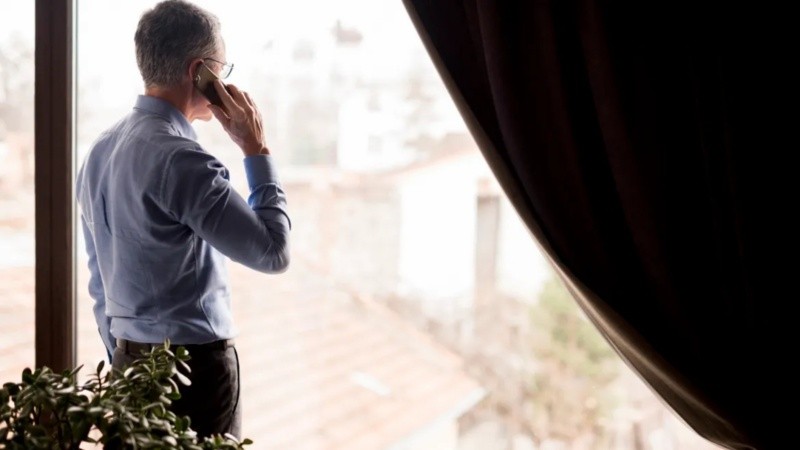 Afecta a personas de un promedio de 50 años de edad.