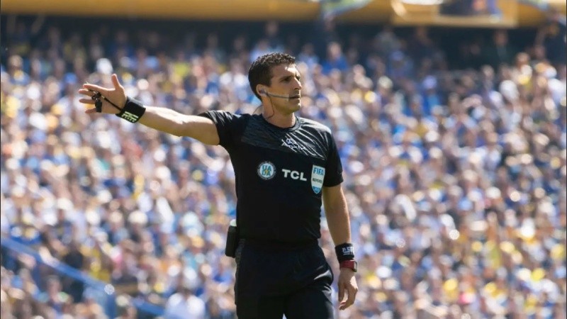 Merlos quedó en el ojo de la tormenta luego del superclásico