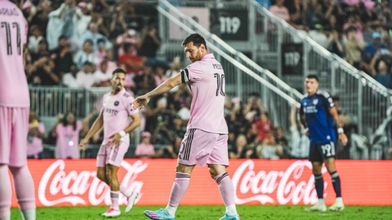 Messi regresó este sábado luego de una lesión.