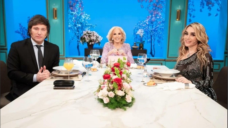 Javier Milei, Mirtha Legrand y Fátima Florez en la mesaza de 