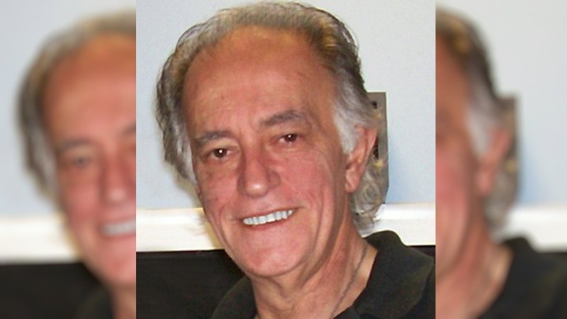 El locutor y actor Claudio Corvalán, parte de la historia de la radio rosarina.