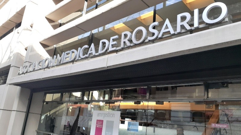 La concentración tendrá lugar a las 13 del jueves en Tucumán y España, frente a la sede de la Asociación Médica de Rosario.