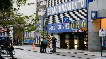 El objeto sospechoso que fue extraído en un operativo de la Brigada de Explosivos del banco Macro.