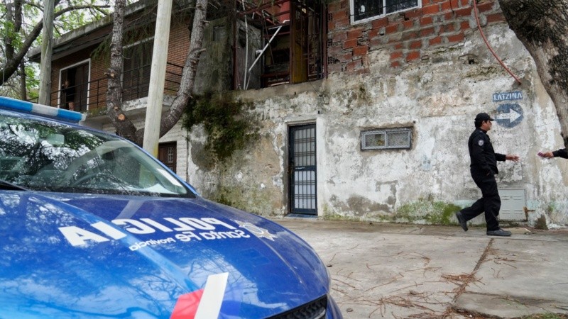 La Policía preserva la escena del lugar donde habría ocurrido el ataque.