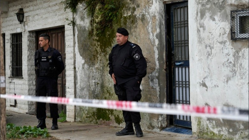 La Policía preserva la escena del lugar donde habría ocurrido el ataque.