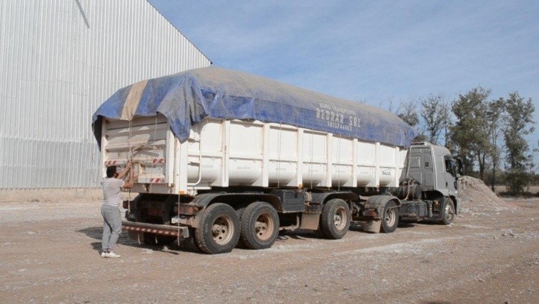 Transporte de cargas: acuerdan un aumento del 37% para la tarifa de referencia