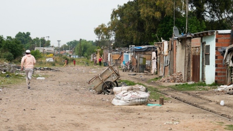 La pobreza alcanzó en el último bimestre al 57,4% de los argentinos, según datos del Observatorio Social de la UCA.