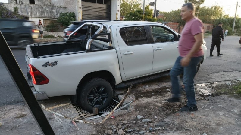 Ni siquiera una camioneta 4x4 logró sortear el pozo de Aguas.