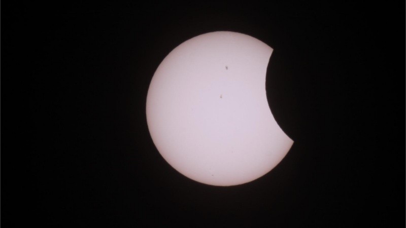 El eclipse total de sol visto desde Rosario y la región.