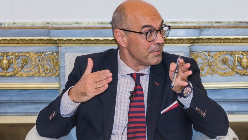 Santiago Barnes es doctor en Comunicación Política y experto en creación y análisis de imágenes de políticos e instituciones.