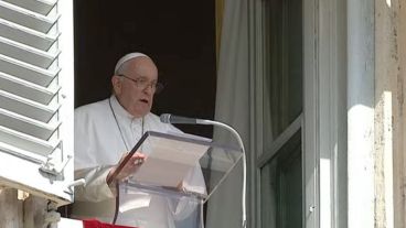 El Papa durante el rezo del Ángelus.