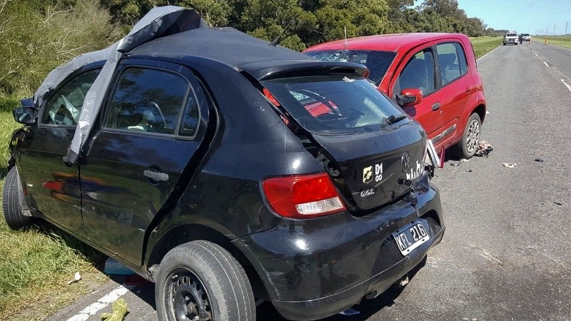 Tres personas murieron y otras tres resultaron heridas, entre ellas una niña, en un accidente frontal entre dos autos en la ruta 11 cerca de Villa Gesell.