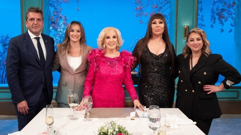 Una mesaza de Mirtha Legrand.