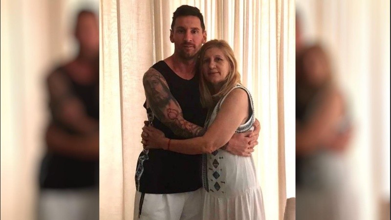 Leo se dio el gusto de abrazar a Celia en el Día de la Madre.