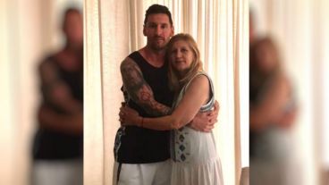 Leo se dio el gusto de abrazar a Celia en el Día de la Madre.