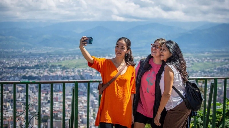 El fin de semana largo movilizó por la Argentina a 1,5 millones de turistas que gastaron $111.145 millones.