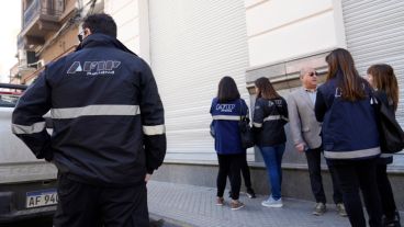 Personal de Afip en Mitre y Rioja.