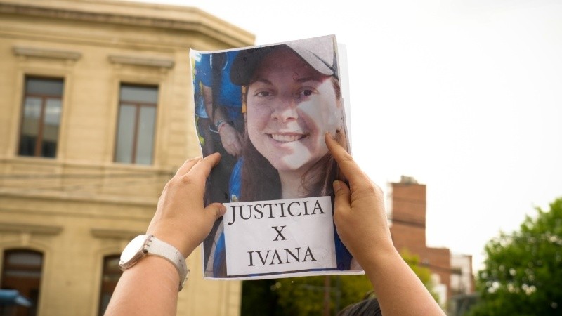 A la par, los allegados de Ivana mantienen su reclamo de justicia.