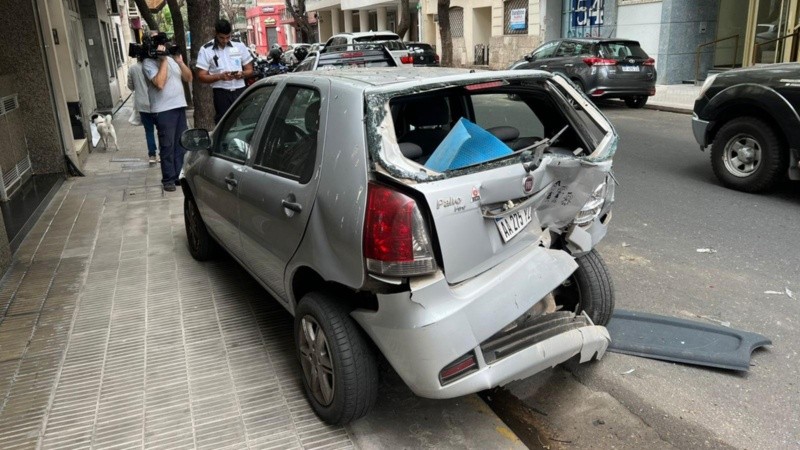 Un Fiat Palio fue el más afectado por el violento choque.