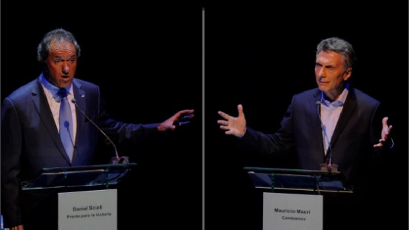 Este mano a mano entre los dos candidatos más votados solo se dio en una oportunidad: en 2015, cuando Daniel Scioli enfrentó a Mauricio Macri, quien ganó y se convirtió en el mandatario nacional.