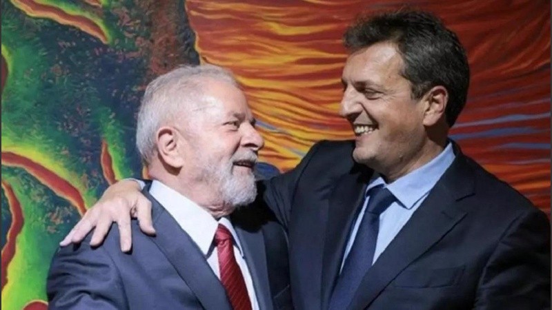 Lula le envió un mensaje de WhatsApp a Massa en la madrugada del lunes.