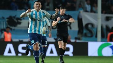 Vecchio jugó media hora y fue figura de Racing en la victoria sobre Boca: gol, asistencia y dardos para todos lados.