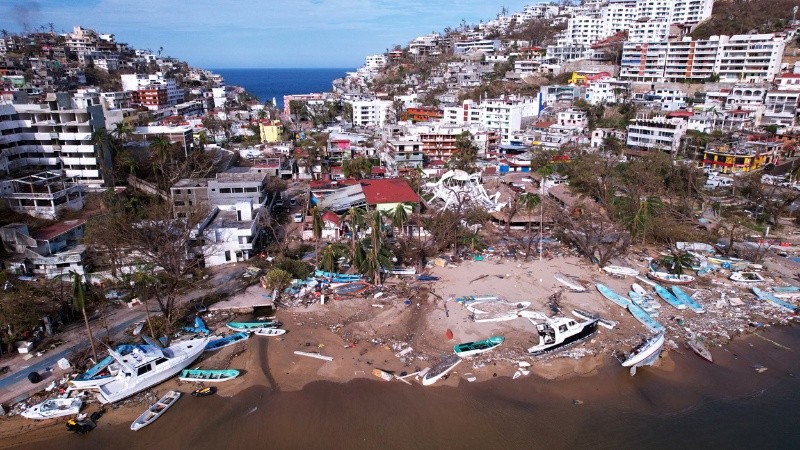 El huracán arrasó el club de yates de Plaza Manzanillo.