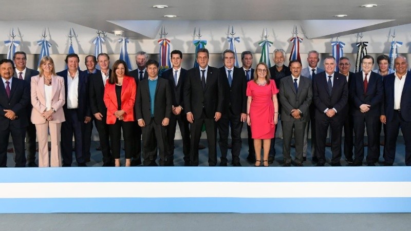 La centralidad de Massa, en la foto tras la reunión con gobernadores y vices