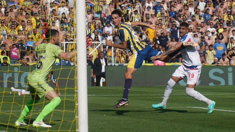 Komar gritó por primera vez en el Gigante.
