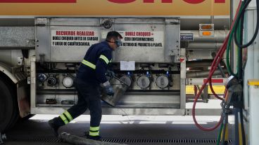 El impuesto a los combustibles no subirá el mes que viene.