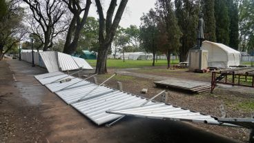 Parte del vallado de Colectividades se vio afectado por la tormenta.