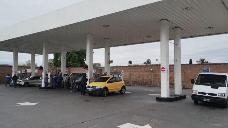 La estación de servicio GNC Plus de Cervantes y La Cambeira, en Villa Gobernador Gálvez.