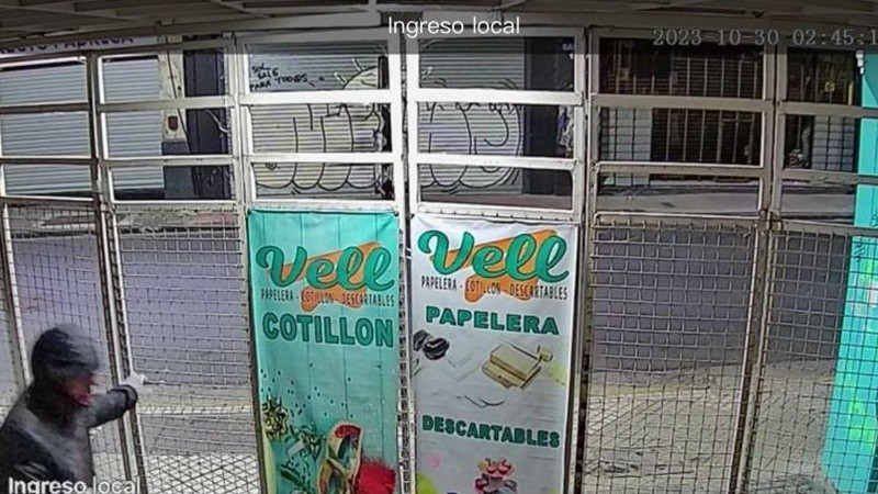 Al acusado se lo ve con capucha; su cómplice actuó a cara descubierta.