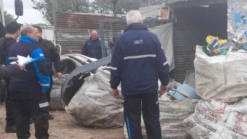 Chatarrería clausurada en Almafuerte al 2100.