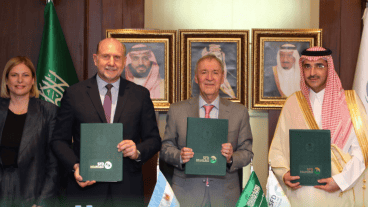 Perotti en Arabia Saudita junto a su par Schiaretti y Scaglia, la futura vice de Pullaro.