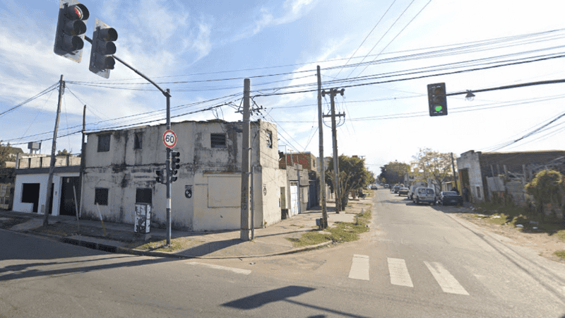 La cuadra donde funciona una de las pensiones clandestinas.