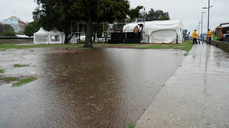 Así estaba este jueves a media mañana el predio donde se montaron las carpas de las distintas colectividades.