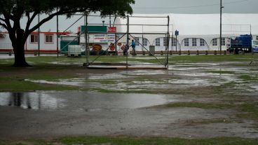 Así estaba este jueves a media mañana el predio donde se montaron las carpas de las distintas colectividades.
