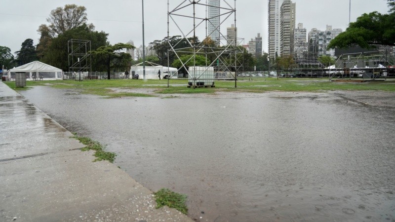 Así estaba este jueves a media mañana el predio donde se montaron las carpas de las distintas colectividades.