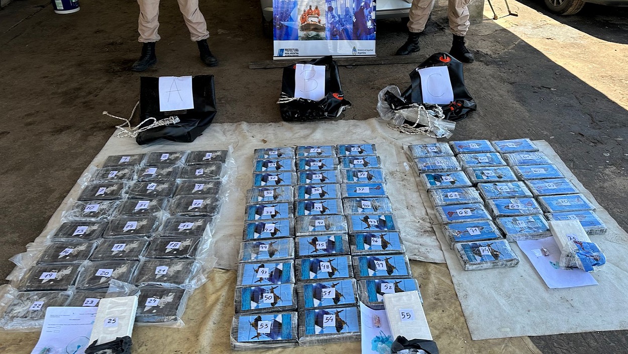 Hallaron una lancha abandonada con más de 100 kilos de cocaína en la zona de Puerto Norte | Rosario3