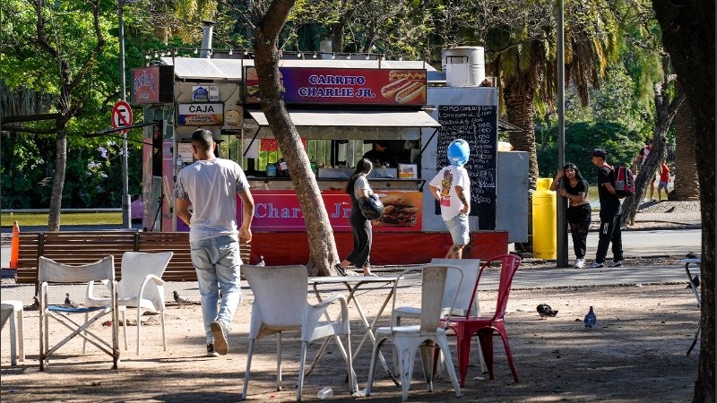 Uno de los carritos frente a la zona del laguito, en el parque Independencia.