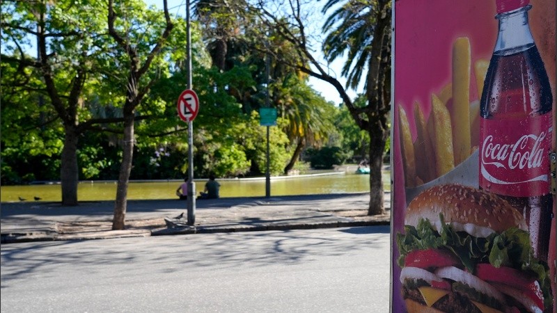 Uno de los carritos frente a la zona del laguito, en el parque Independencia.