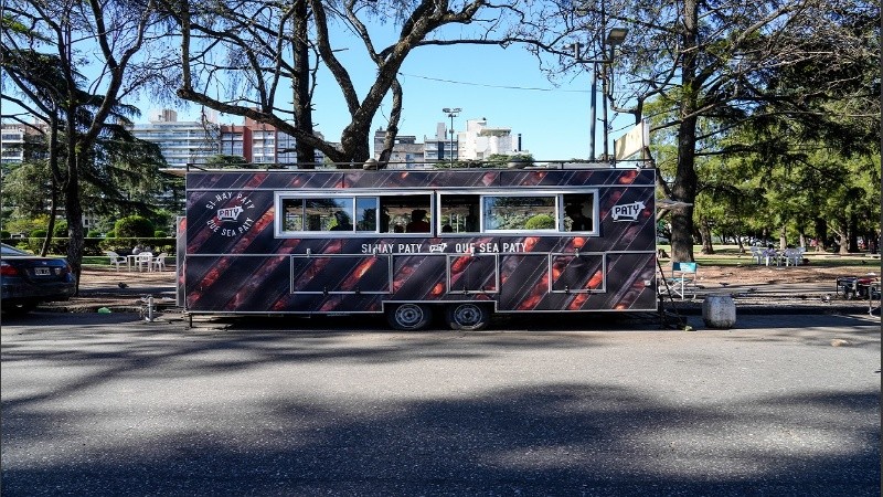 Uno de los carritos frente a la zona del laguito, en el parque Independencia.