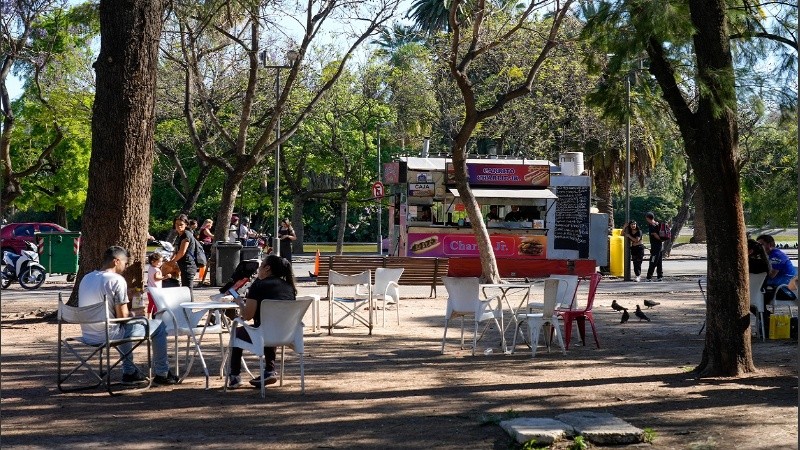 Uno de los carritos frente a la zona del laguito, en el parque Independencia.