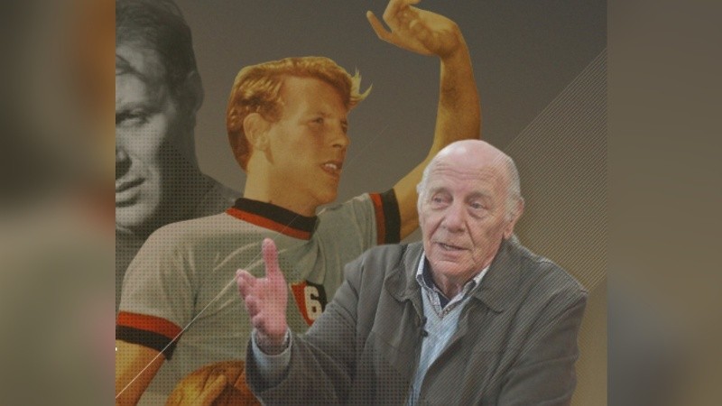 La carrera de Sacchi comenzó en Tiro Federal, donde realizó todas las divisiones inferiores hasta recalar en Newell´s, club en el que debutó en la máxima categoría en 1958.