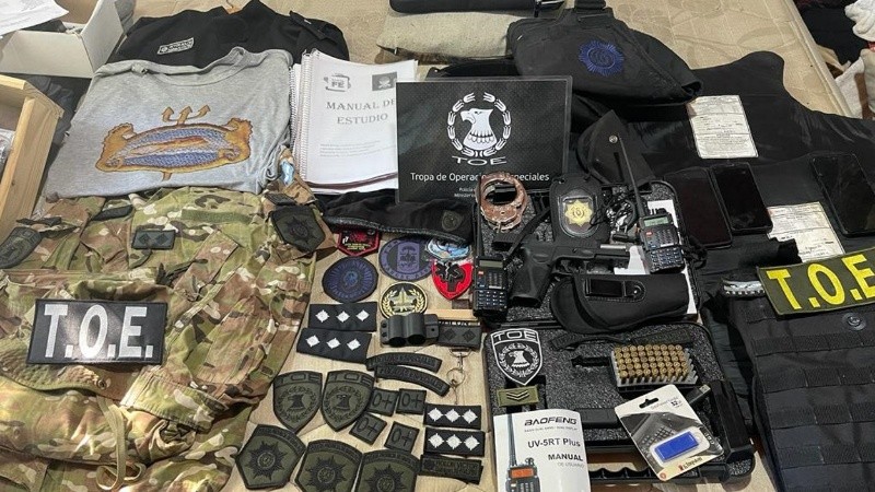 Los elementos que fueron secuestrados en los operativos de este lunes.