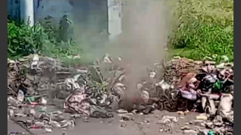 El chorro de gas y agua asustó a los vecinos de Nuevo Alberdi Oeste.