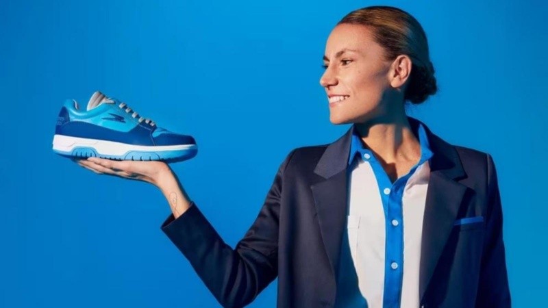 Las zapatillas forman parte del nuevo uniforme.