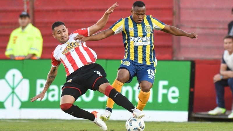 El jugador Leandro Campaz, en una jugada del último domingo ante Barracas Central.