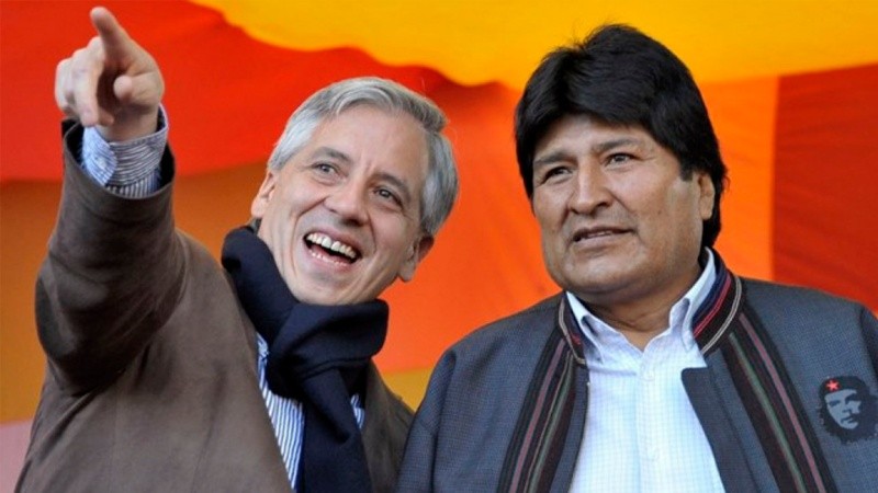 Álvaro García Linera junto al expresidente de Bolivia, Evo Morales.